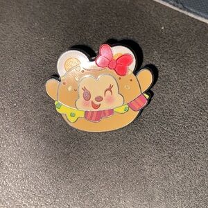 Disney Minnie bagel sandwich munchlings pin